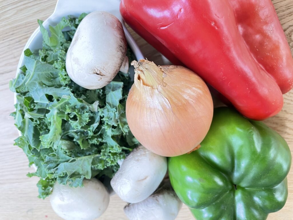 Capsicum, onion, mushrooms and kale