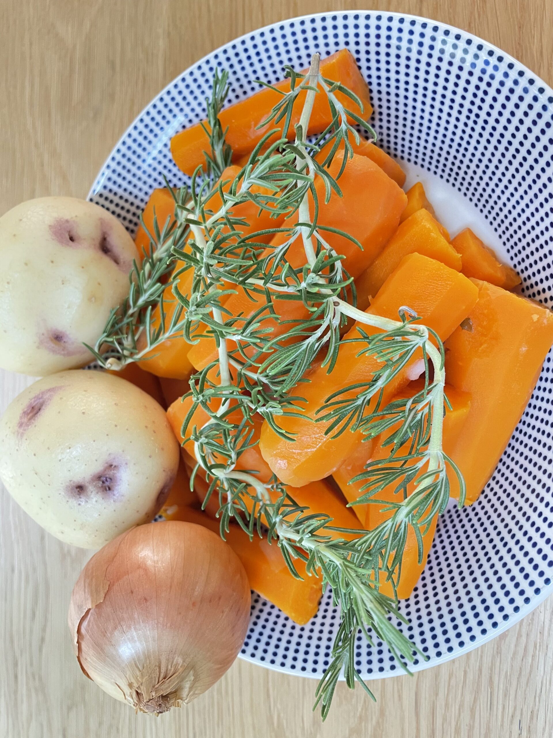 Bowl of vegetables on wooden table