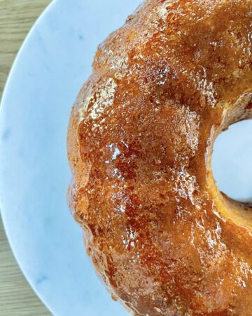 Round marble tray with glazed bundt cake