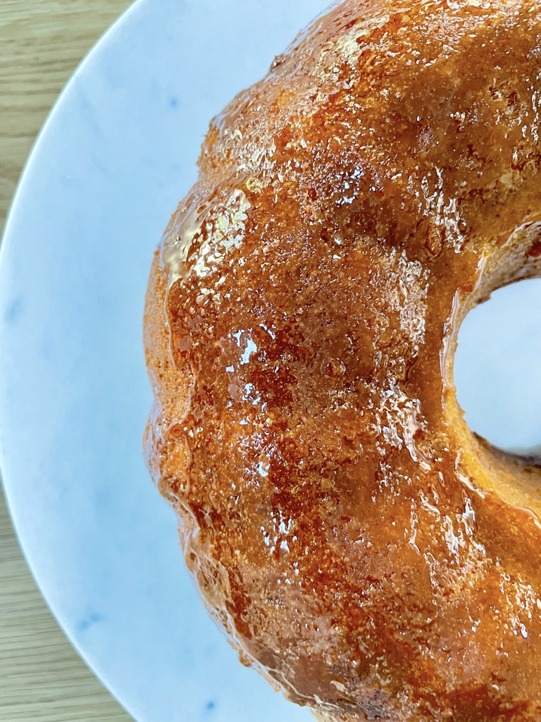 Round marble tray with glazed bundt cake