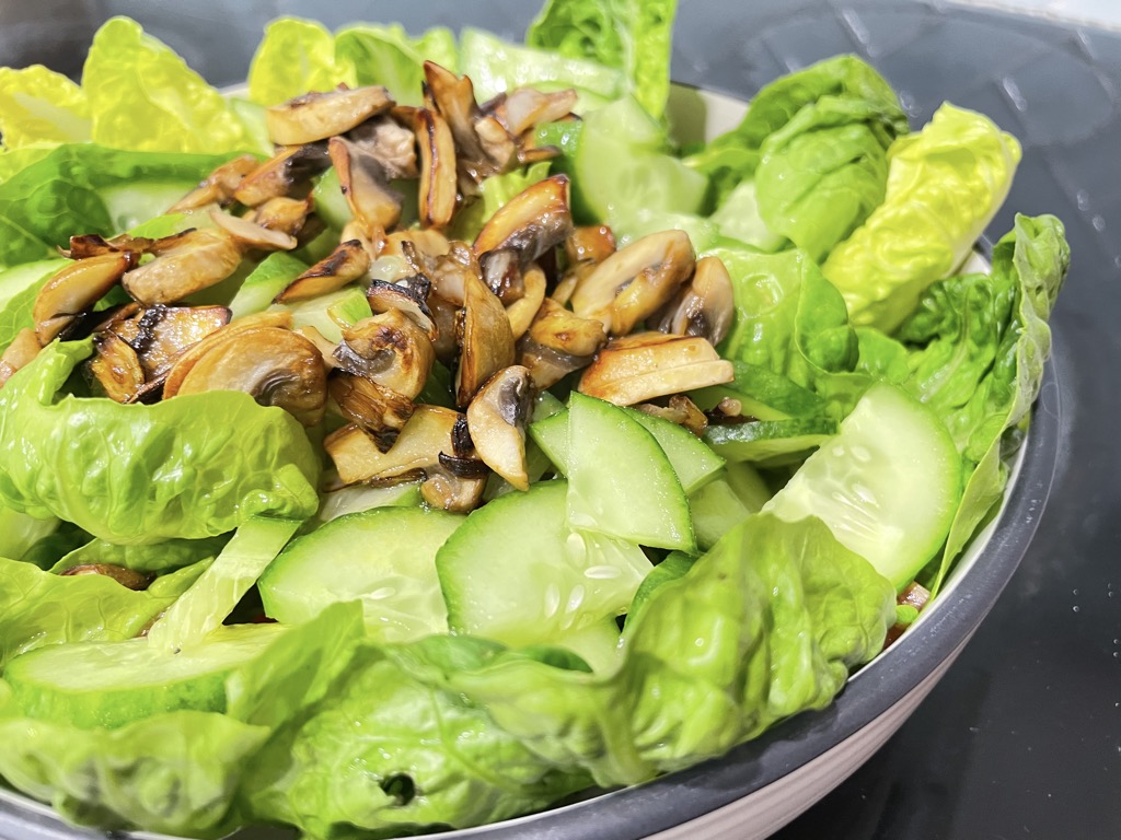 Mixed salad with sautéed Mushrooms