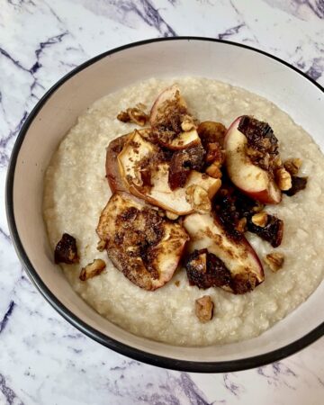 Warming bratapfel porridge with rice flakes served in bowl