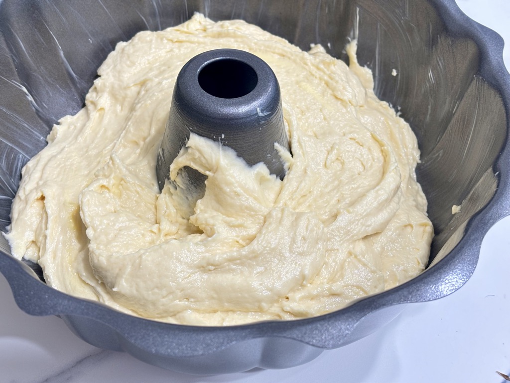 Cake tin with unbaked dough